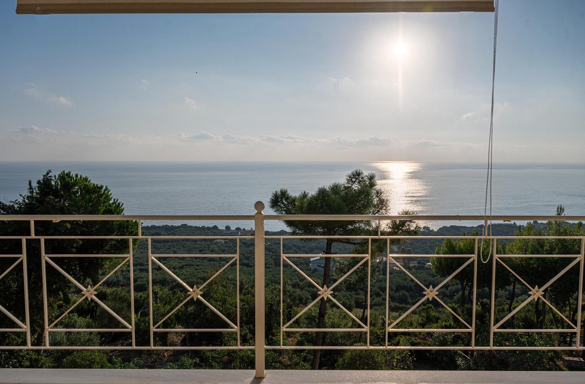 Sunset Riza Apartment *
